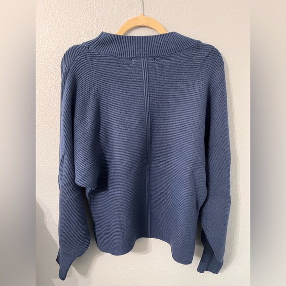 Tecrew Batwing Long Sleeve Crew Neck Sweater in Blue Size L NWOT - Picture 3 of 7